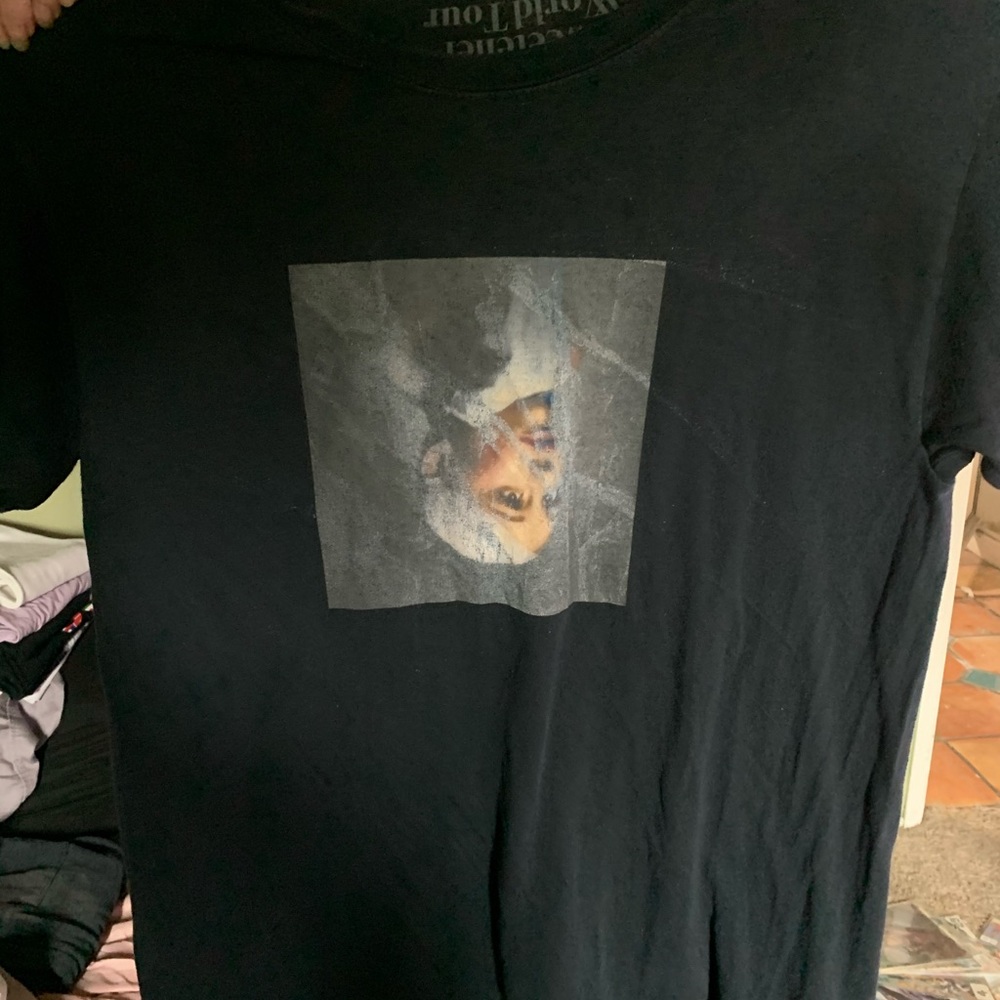 Ariana Grande sweetener tour date shirt